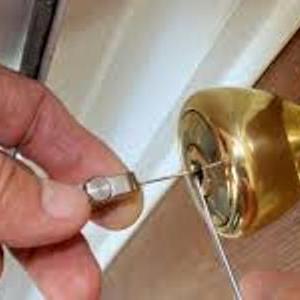 Call: (866) 931-5580 for a locksmith