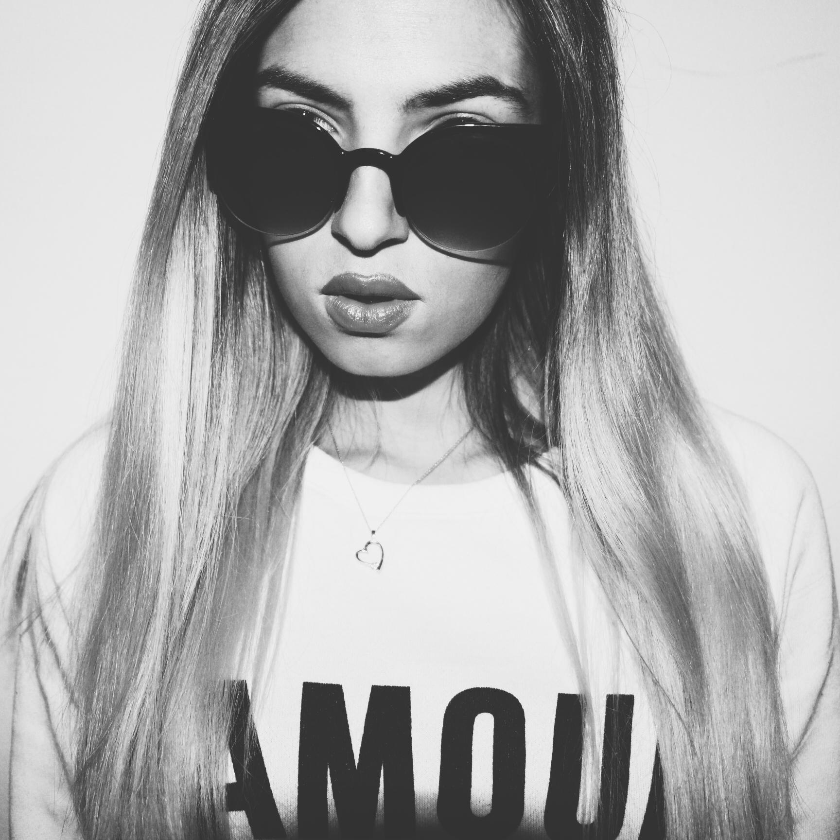 Nicole, Lisbon, 23y. Love for photography, makeup and fashion. theaustraliangirlblog@gmail.com