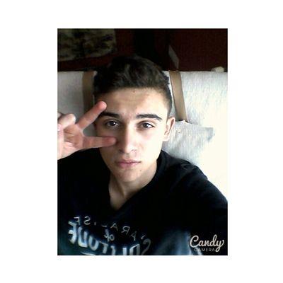 brunocabbanas's profile picture. Empino la botella mientras miro las estrellas , y pienso , no te fies nunca ni de ellos , ni de ellas.