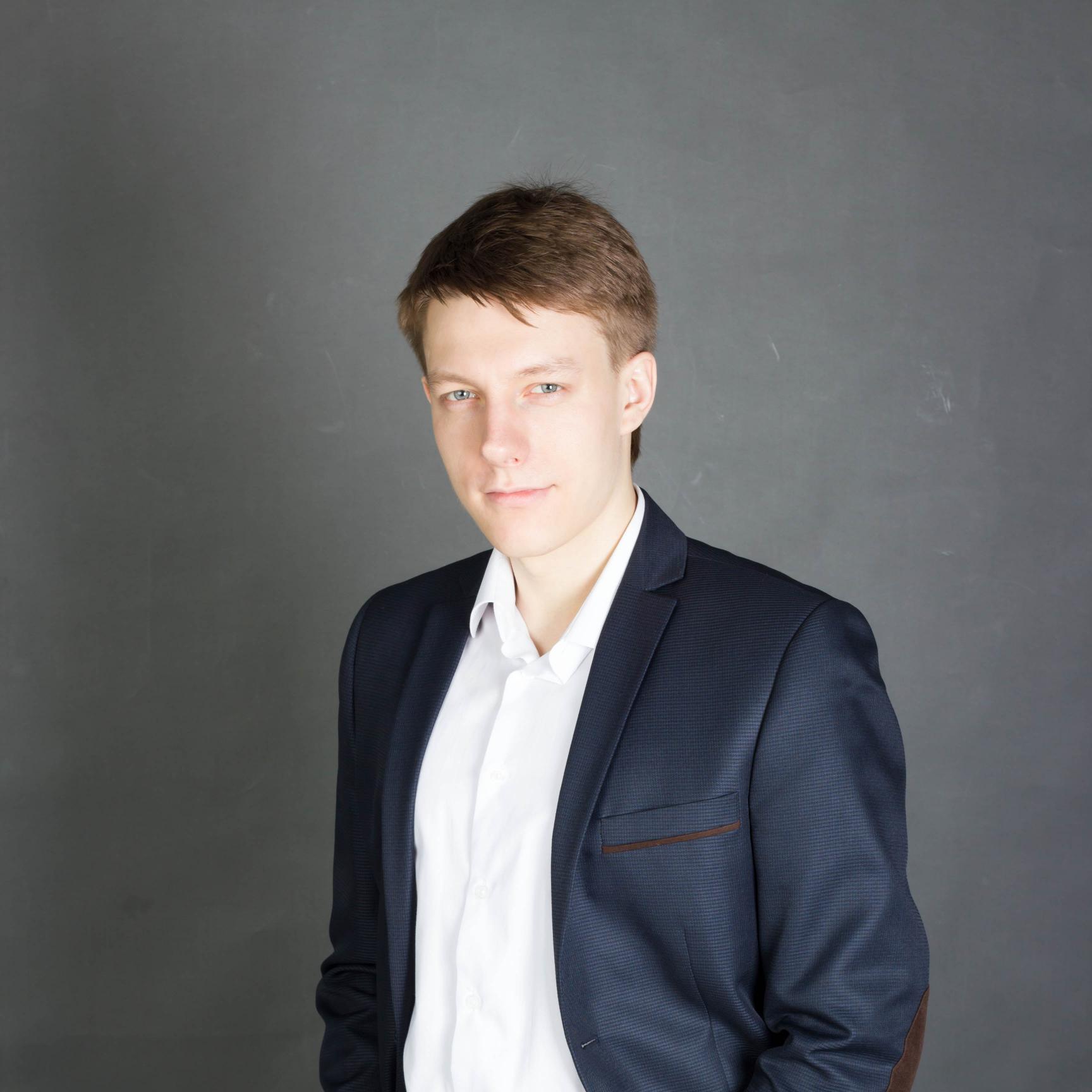 Полно идей, полно желаний. И я многого добьюсь! Преподаватель английского, переводчик, активный человек.