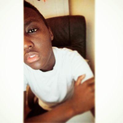 Its_IanKarnen's profile picture. *Insert pointless bio here* insta; @iamdark.xo