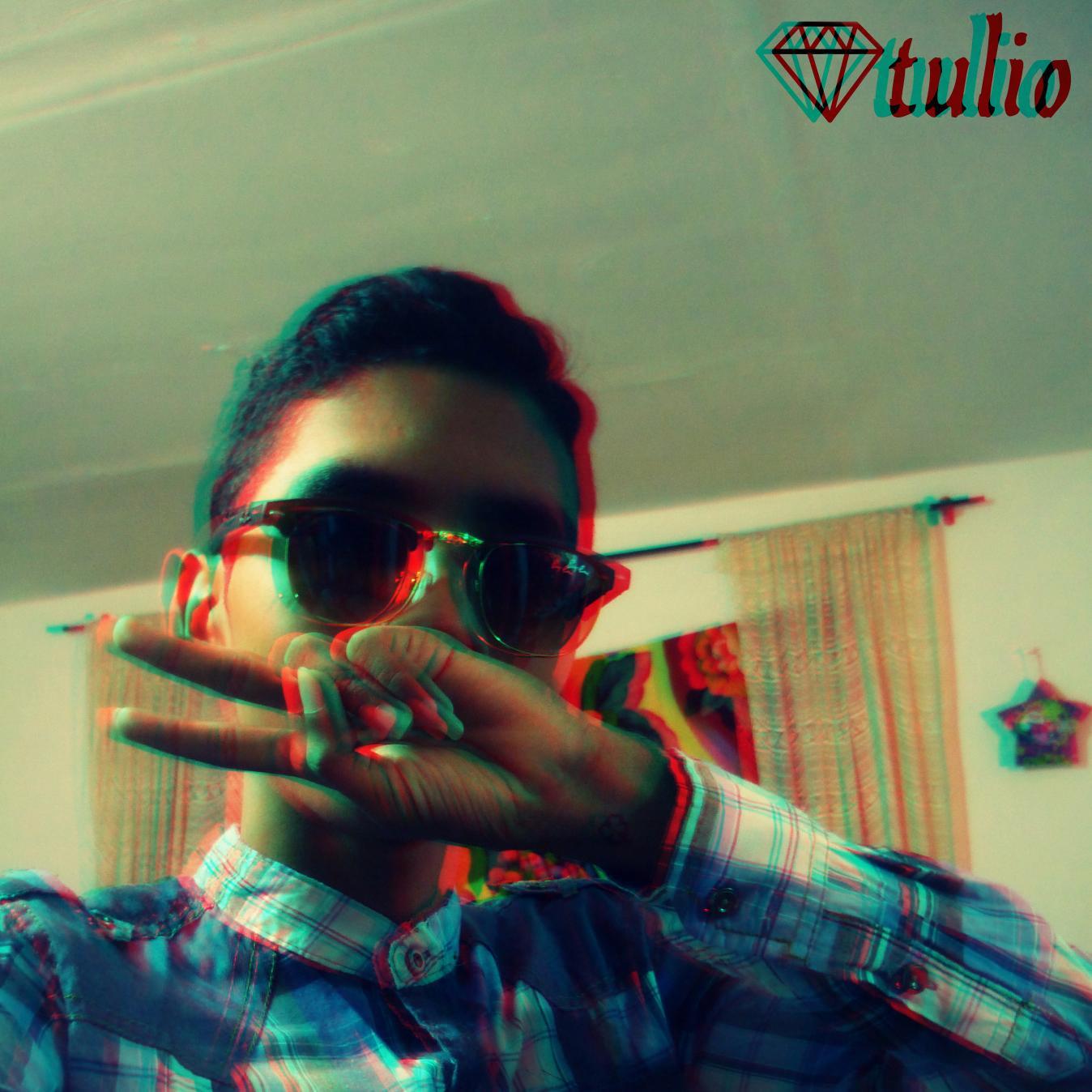 sabes que puro frente frente al televisor porq no voy al estadio paro aliento y apoyo mi junior ♥♥♥♥♥