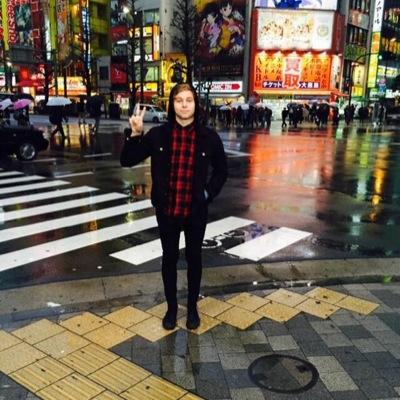 Free follow from @KissMeHemmx