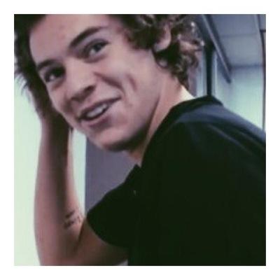 this is a free follow from @louvelylove, go follow me there? have a nice day!