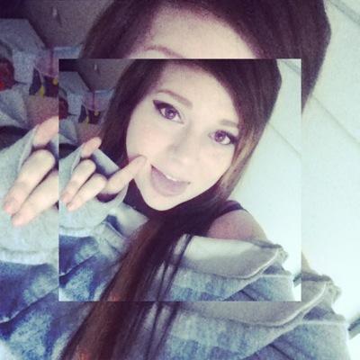 KorieMuth's profile picture. UGIRL HELPER
I want to help, so dm me if you need anything don't be afraid to ask! 3
plz tweet #Janae4SAUgirl and help bestie's dream come true! @AustinMahone