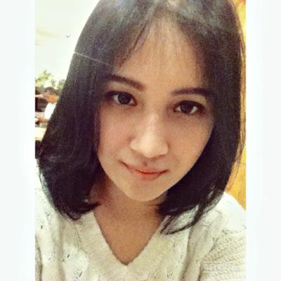 putrindaaah's profile picture. 