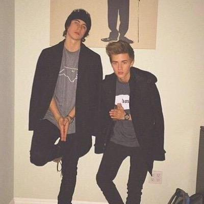 follow @G0LDENGRIER