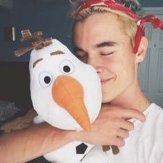 WonderousBlake's profile picture. Sometimes, happiness comes from inside. || Single || Bi