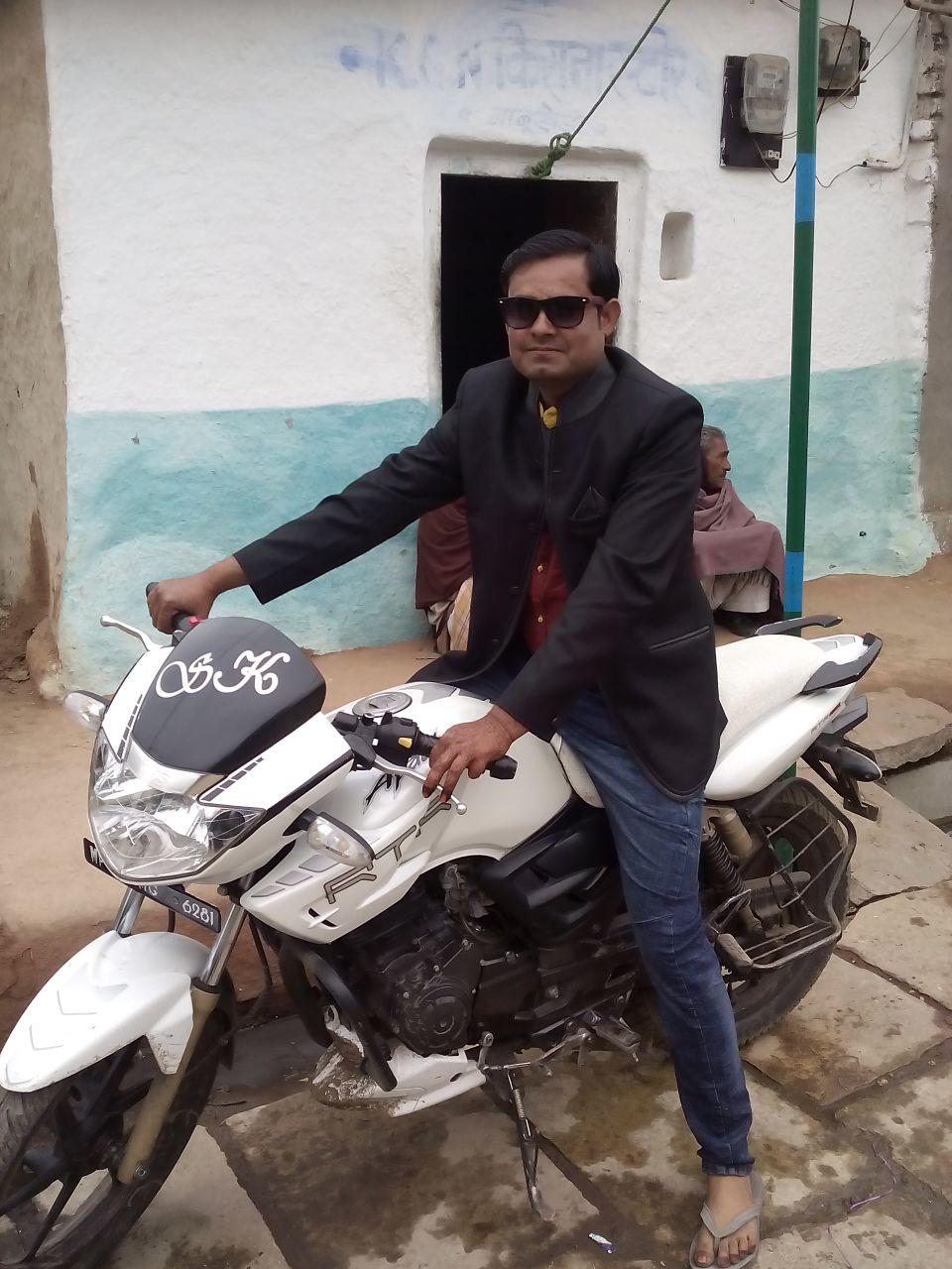 Social Worker with writer and resurcher