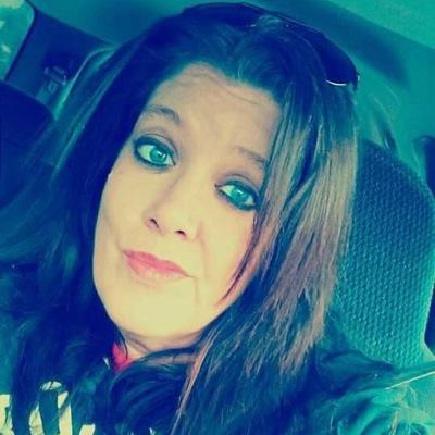 Single Mom of 2 wonderful sons... Jeff 21 Brandon 17... My Dog Bella Gucci 8 mths. ... Love Music .. Camping, Muddin, Movies, & chillin w my pple...