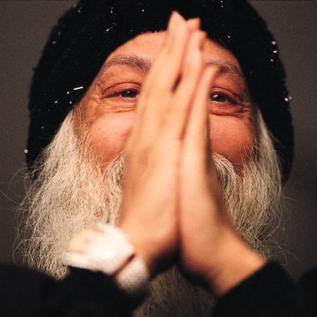 I testi tratti dai discorsi di Osho, le immagini di Osho, i suoi video e i suoi audio sono protetti da copyright da © Osho International Foundation.