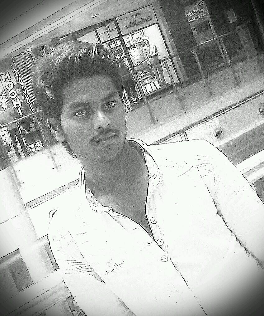 lakshmi95sha's profile picture. 