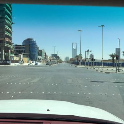 ‏‏‏ومن يامن الدنيا يكن كقابضا على الماء خانته فروج اﻻصابعى