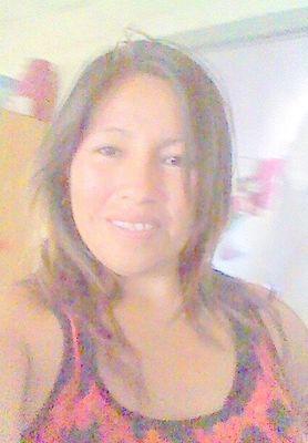 hay amores  q solo pueden  vivir en tu corazon,  no en tu vida