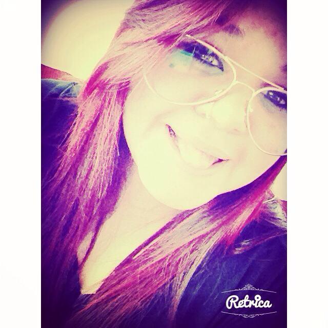 Sou Capricoriana, Santista e amo meu time ♥, tenho 22 anos e adoro fazer novas amizades*-* antigo twitter @karolzinhaa_cah