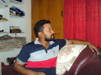 dinu385's profile picture. 