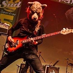 ギター上手い人も初心者の人もフォローおねがいします！ちなみに自分は初心者です…フォロバします！いろいろ教えてください。あとマンウィズ好きな人もおねがいします！好きじゃなくてもおねがいします…