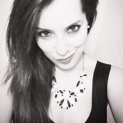 *diseñadora de vestuario * 26 años * chilena *
