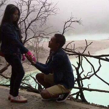 Ketika aku tulus mencinta, tak akan pernah ada kata menyerah. Meski pikiran ingin berputus asa, namun hati tetap ingin mencoba.