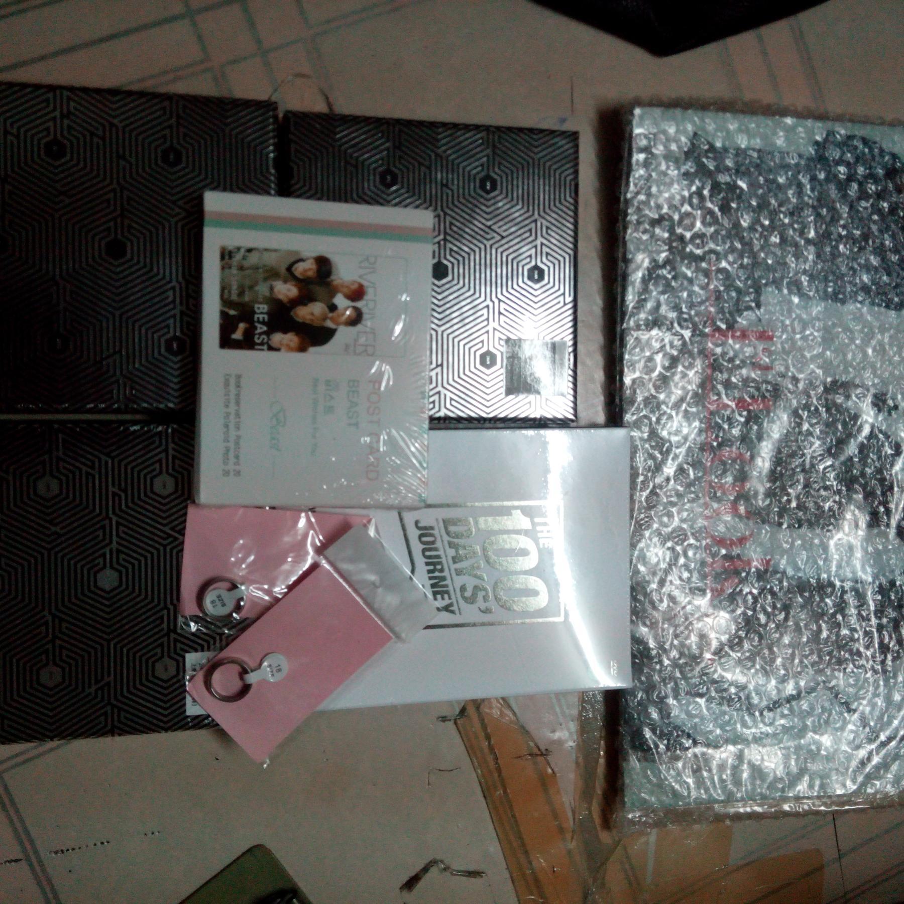 พรีออเดอร์บั้มและของออฟิเชียลทุกวง สั่งของทางเมลและทวิตได้เลยจ้า pepinshop@hotmail.com