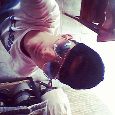 A vida e assim: Todo dia e um recomeço movido pelo desafio Sempre novo de viver e fazer Todo sonho virar realidade ...