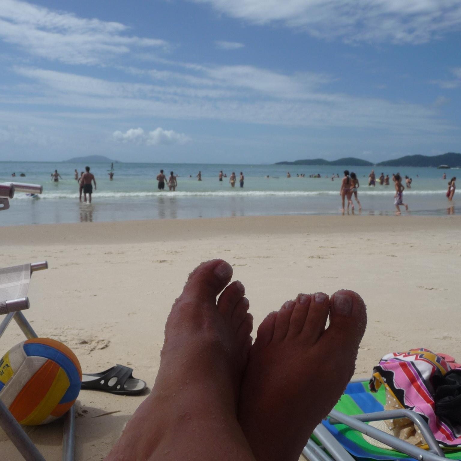 scoringia's profile picture. Vine al mundo tuitero con buena onda, NADA de insultos. Si te sigo es xq me resultas entretenido, interesante. Siempre se puede ser cortés. Una señora mayor.