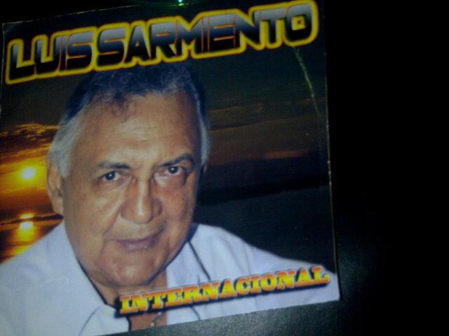 Cantante,compositor y productor musical. Padre de familia y fiel defensor de los DDHH.