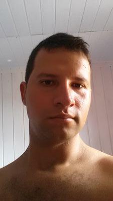 sou estrovertido e muito amigavel.