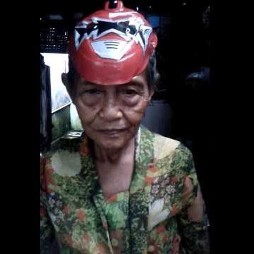Nenek Bijak Tapi gaul ... nyantai gak Ribet