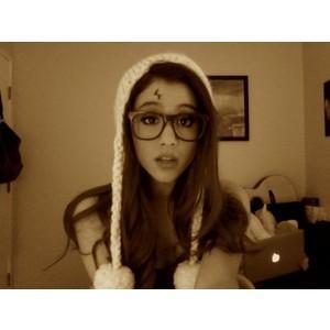 turkanimesever's profile picture. ariana'yı çok severim falan işte :Dd