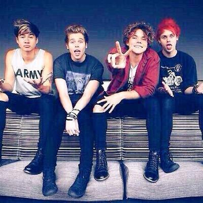 #Japanesegirl #17 #5SOS #1D @Luke5SOS @Michael5SOS @Ashton5SOS @Calum5SOS 大好き！！