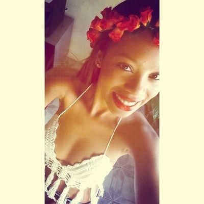 [....]Viver, & não ter a vergonha de ser feliz .
           A beleza de ser uma eterna aprendiz .