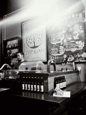 100% kopi fresh. Jl. Nginden Semolo No.141 Kav. 41