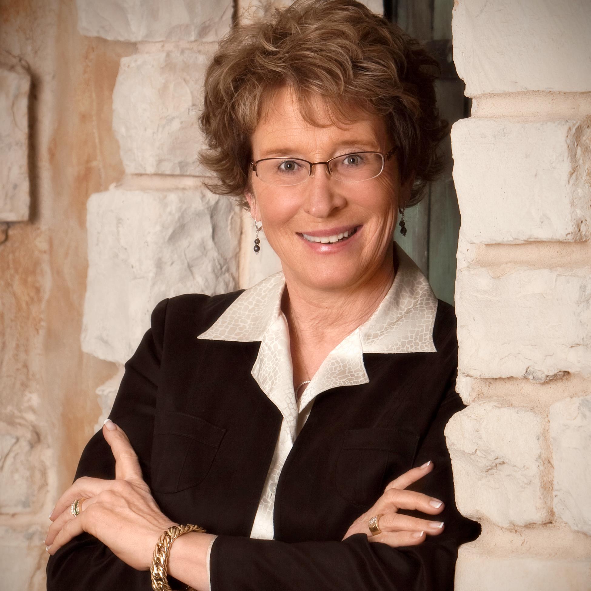 Kelly is an experienced sales executive & top producer for First Weber Group in the North Shore office.