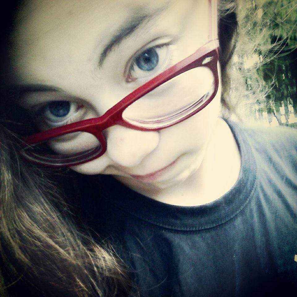 Skrillex, Martin Garrix, Coldplay, The Beatles,1D, Kean, Maroon 5, Selena Gomez, Imagine Dragons.------- Natación, Basket, Futbol-------------------Videojuegos,
