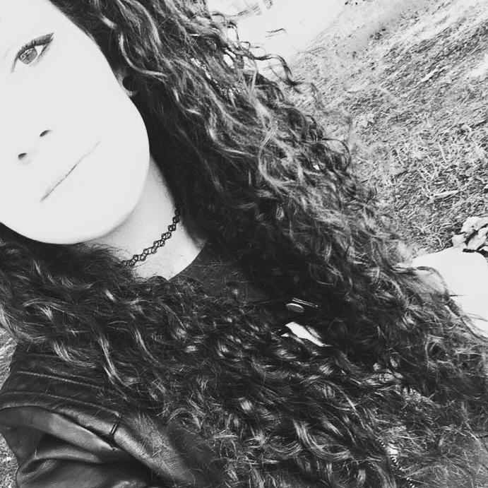 A volte qualcuno cerca di toglierti la speranza. Ma io credo nella musica, come i bambini credono nelle favole. | @justinbieber | @5SOS | @JamieDornan