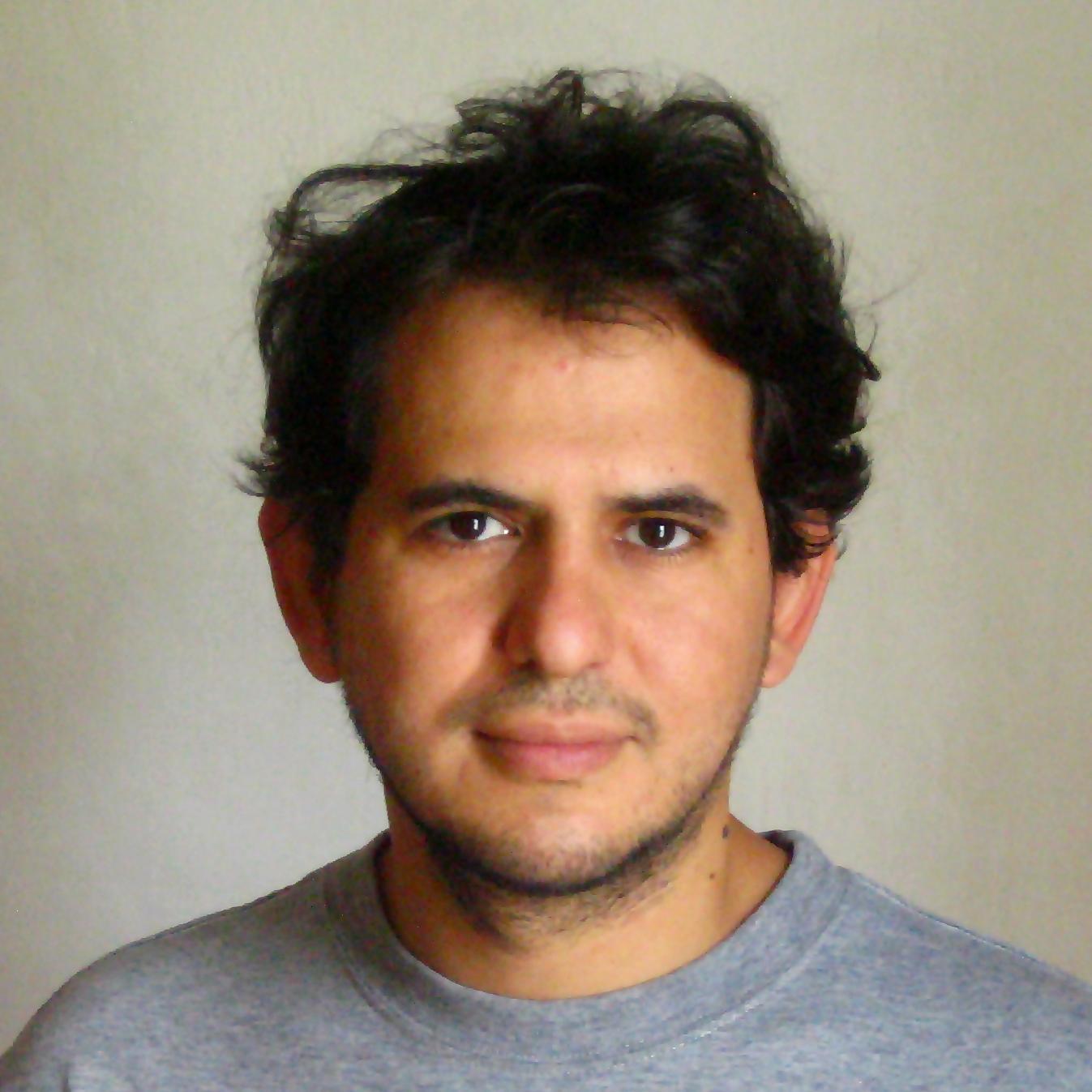 Periodista, editor. Favorite quotes: Los hombres son como los caballos, los caballos no (A. Sommerset) / You can't stop what's coming (Uncle Ellis)