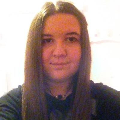 25 // Graphic Designer // Pop Punk & Alternative Bands Enthusiast // Instagram: christined416 ☯