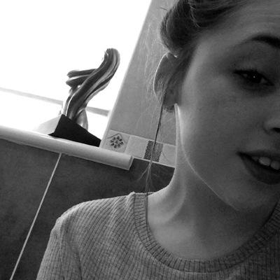 instagram: Lillie_bistow -Robbie kay-: im living in England