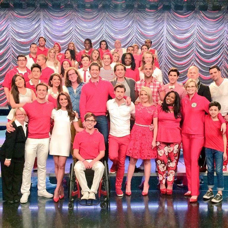 Vous pouvez désormais suivre Wikia Glee France sur Twitter !