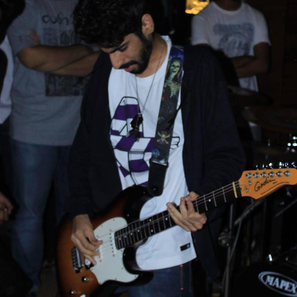 I Live to eat, play music and Youtube. Crumble Street, SnortEP and Butter Chicken.