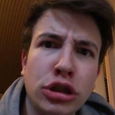 rtplz_sprt's profile picture. So'n Mädel das einen Helden aus dem Internet hat.