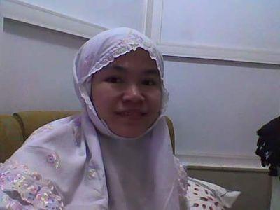 hijab atau jilbab, dia bukan hanya untuk yang taat, bukan pula hanya untuk yang alim, tapi dia wajib bagi setiap muslimah.