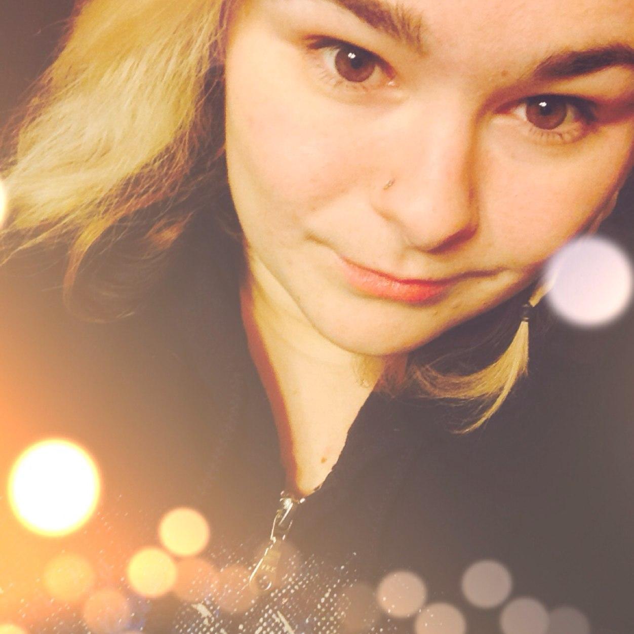 18 year old girl hailing from America. Youth leader, Cosplayer, Musician, Actor and Digital Artist