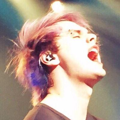 It's not a secret that i'm just a reject #Allnighter & #5sosfam 5SOS ~ 0/4 Twenty4Seven ~ 3/4 + band