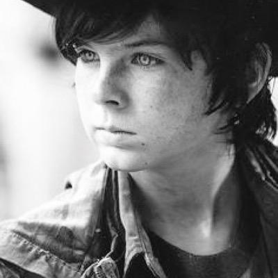 —13— Ditto's sensitive twin. Miembro orgulloso de los Lost Boys ¡De guerra con los indios, los indios, los indios, de guerra con los indios, los vamos a vencer!