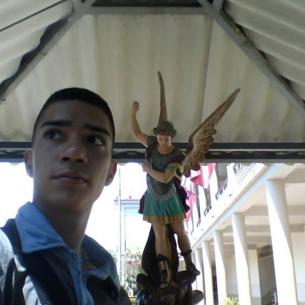 Hera Delantero del américa de cali  juego igual que cristiano ronaldo  mi apodo el padrino lodo menor soy  trofeo del papa francisco soy peliador por mi familia
