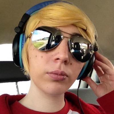 Rekelai's profile picture. lvl 30 writer/ always working on their novel //non-binary (they/them) 18+ tiktok is BardReeka 💙-Reeka// 🧡-Nix