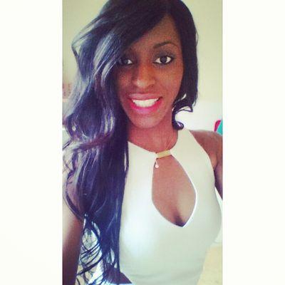Jeune Fille de 26 ans croquant la vie et pas que... à pleine dent ! Follow ME !         insta : saintiamn, snap : saintiamn