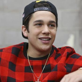,@AUSTINMAHONE FOLLOW ME PLASEE PLASEE  I LOVE CAN YOU PLEASEE